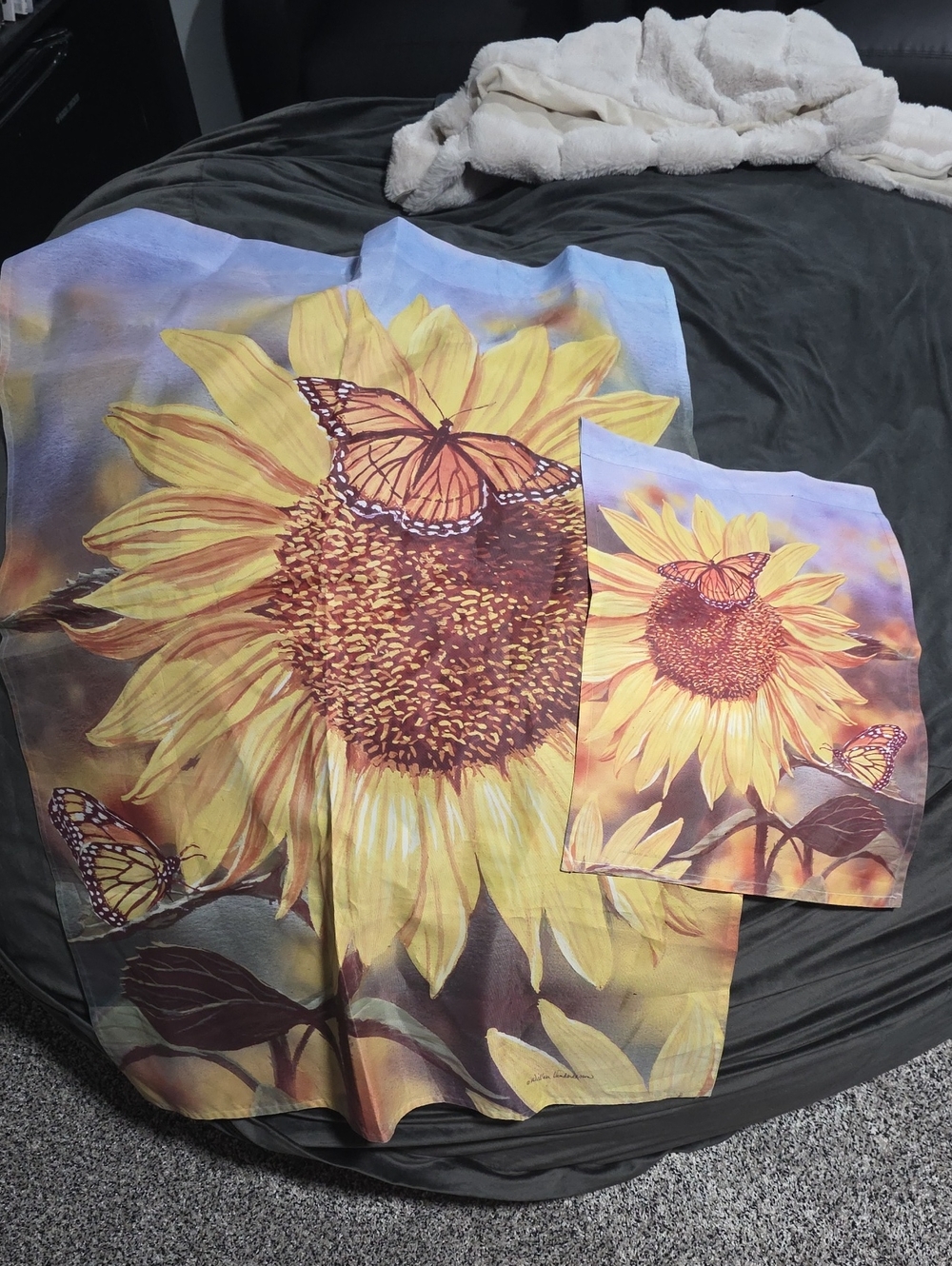 MATCHING SUNFLOWER FLAG LARGE AND SMALL.